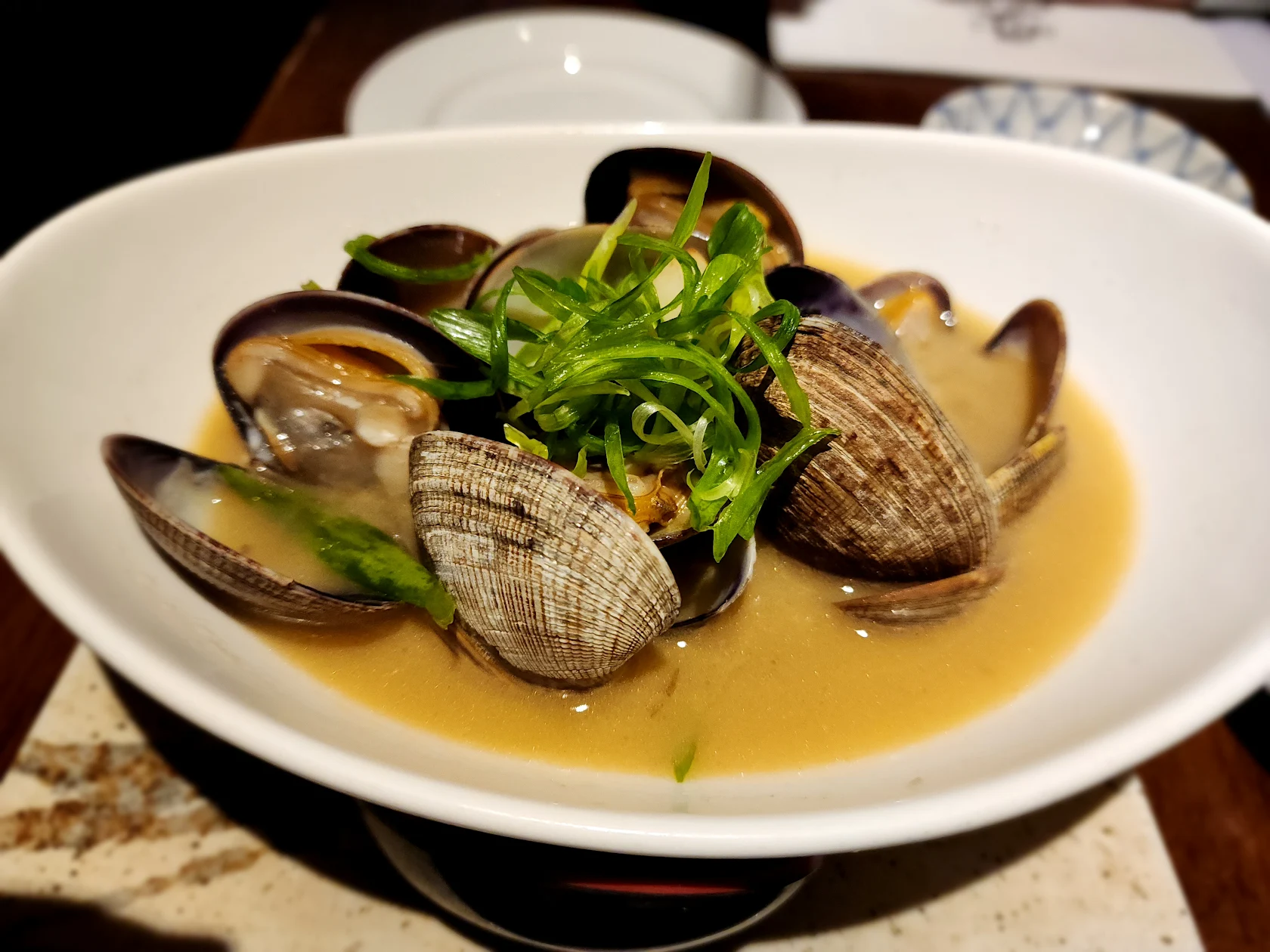 Clams in broth with scallions